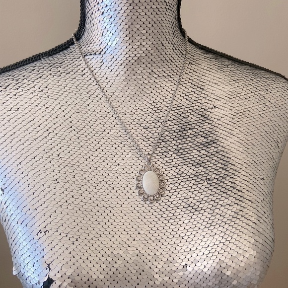 LIA Sophia Chantilly Necklace White Shell And CZ - Picture 8 of 8